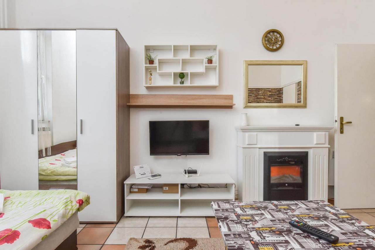 סופיה Historical Lion'S Bridge 1-Bedroom Apartment By Flat Mаnager מראה חיצוני תמונה